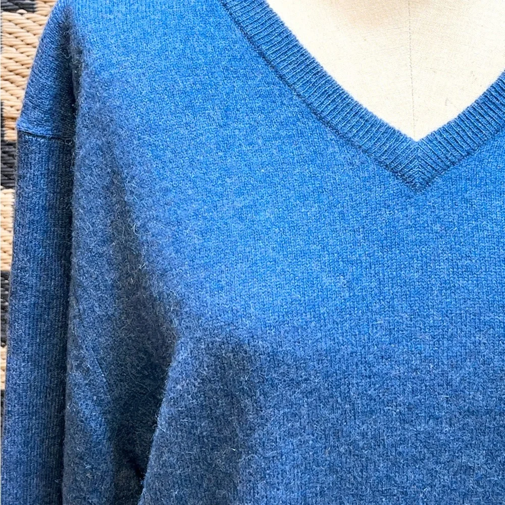Club Room 100% cashmere knit sweater soft heathered blue v neck‎ preppy luxury